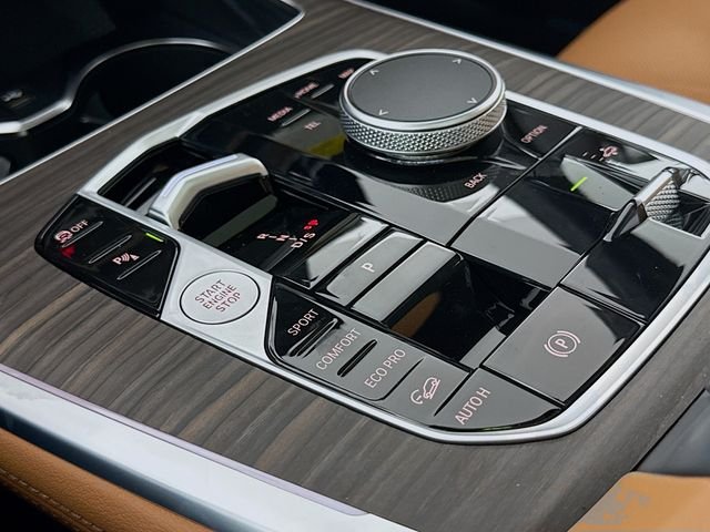 New 2026 Alpine White BMW xDrive40i image 17