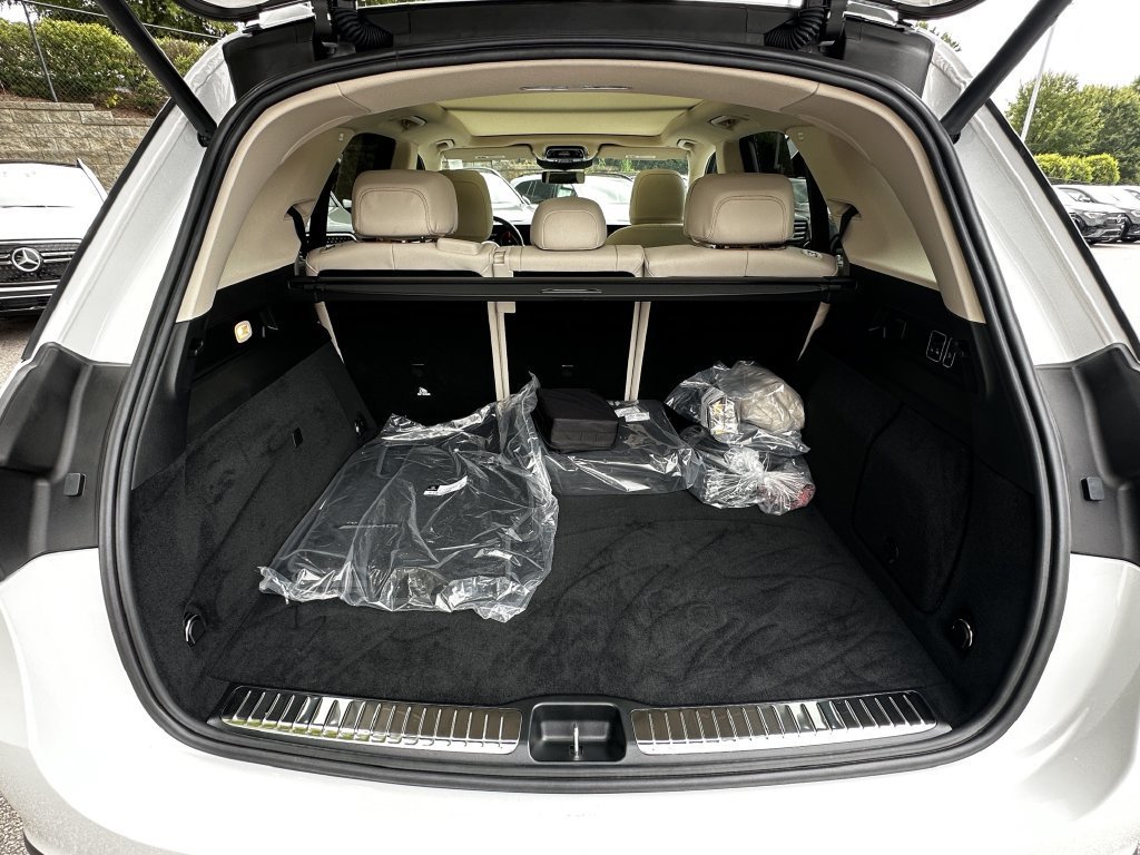 New 2027 MANUFAKTUR Moonlight White Metallic Mercedes-Benz AMG® GLE 53e image 58