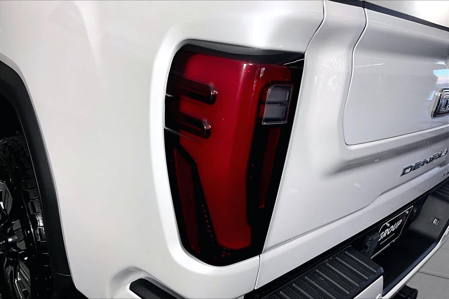 Used 2024 White Frost Tricoat GMC Denali image 27