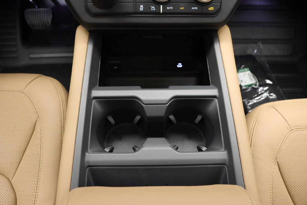 New 2026 Woolstone Green LAND ROVER X-Dynamic SE image 25