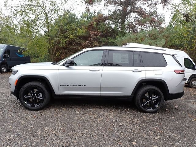 New 2025 Silver Zynith Exterior Paint Jeep Altitude X image 2