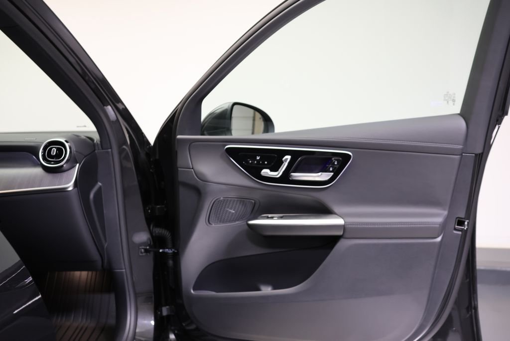 Used 2027  Mercedes-Benz GLC 300 image 44