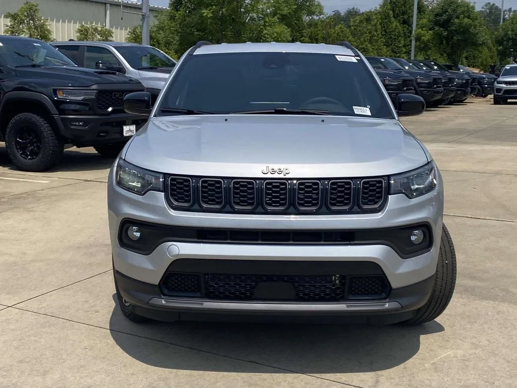 New 2026 Silver Zynith Metallic Clearcoat Jeep Latitude Altitude image 33