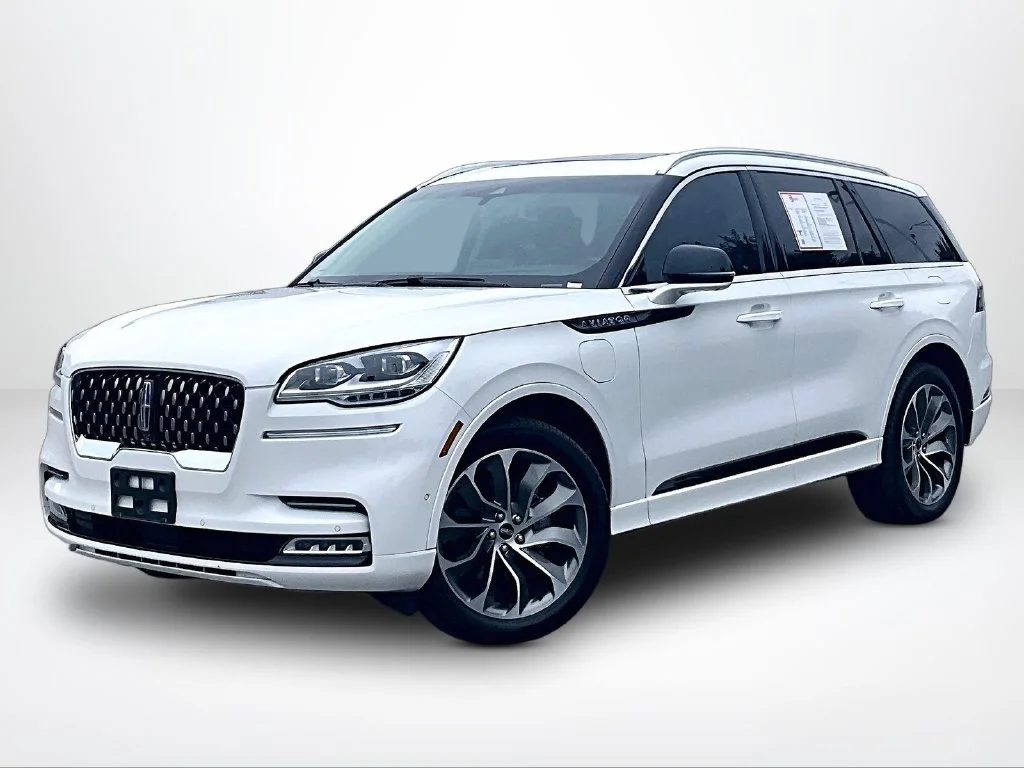 Used 2020 White Lincoln Grand Touring image 2