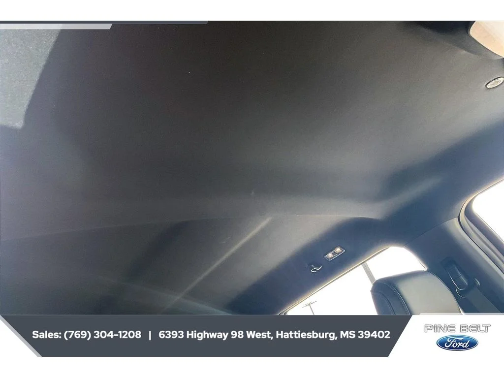Used 2025 Space White Metallic Ford LARIAT image 17