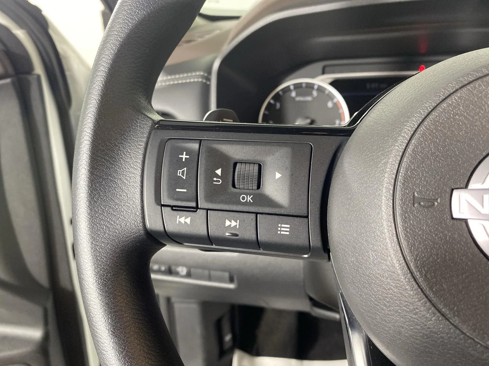 Used 2023 Pearl White Tricoat Nissan SV image 16