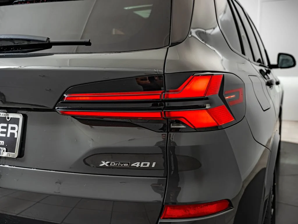 New 2026 Dravit Grey Metallic BMW xDrive40i image 15
