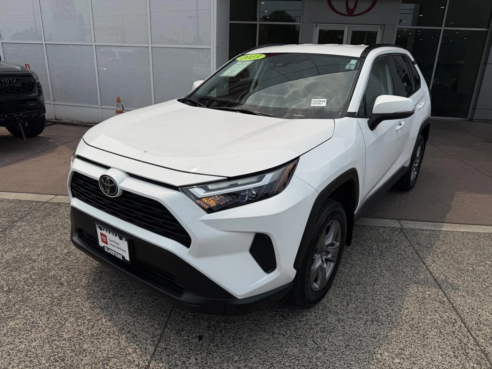 Used 2023 Ice Cap Toyota XLE image 4
