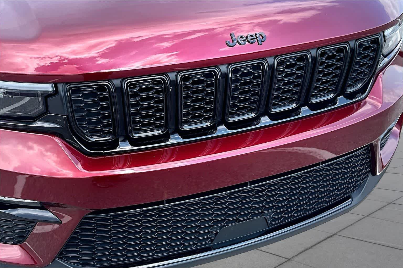 Used 2023 Velvet Red Pearlcoat Jeep Limited image 30