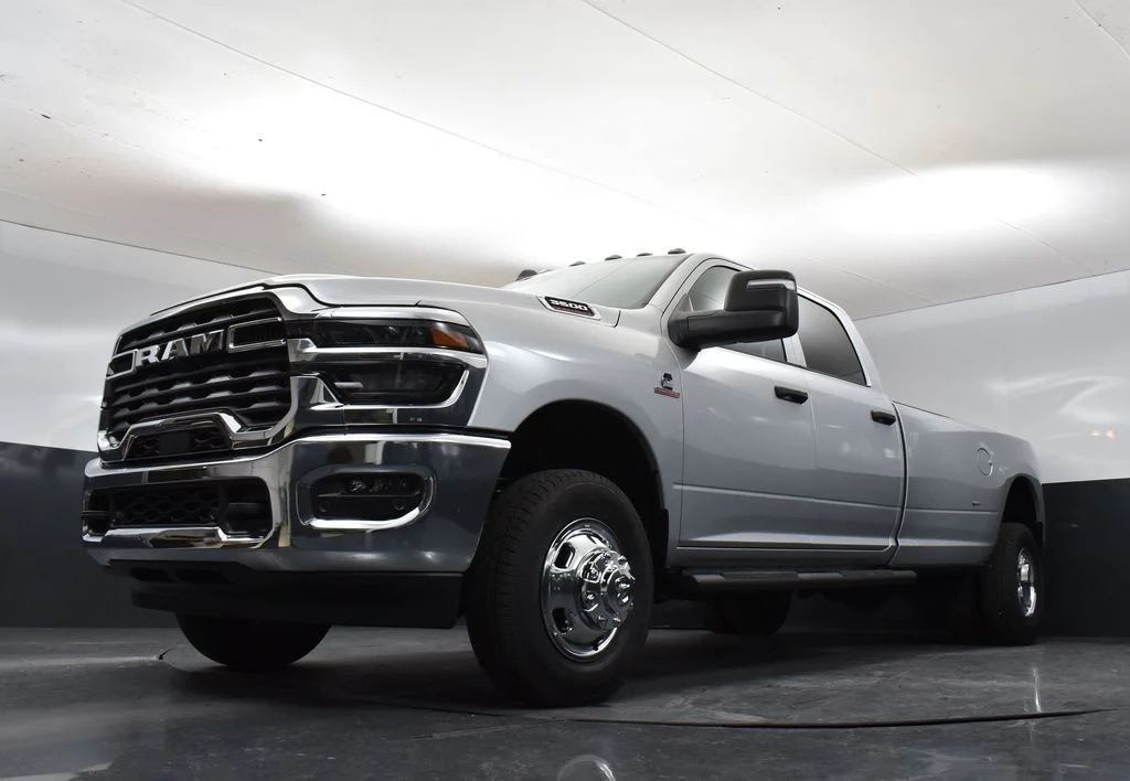 New 2026 Silver-Zynith Exterior Paint RAM Tradesman image 31
