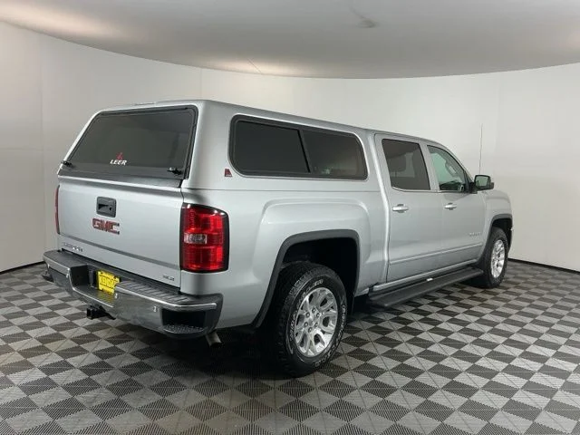 Used 2018 Quicksilver Metallic GMC SLE image 4