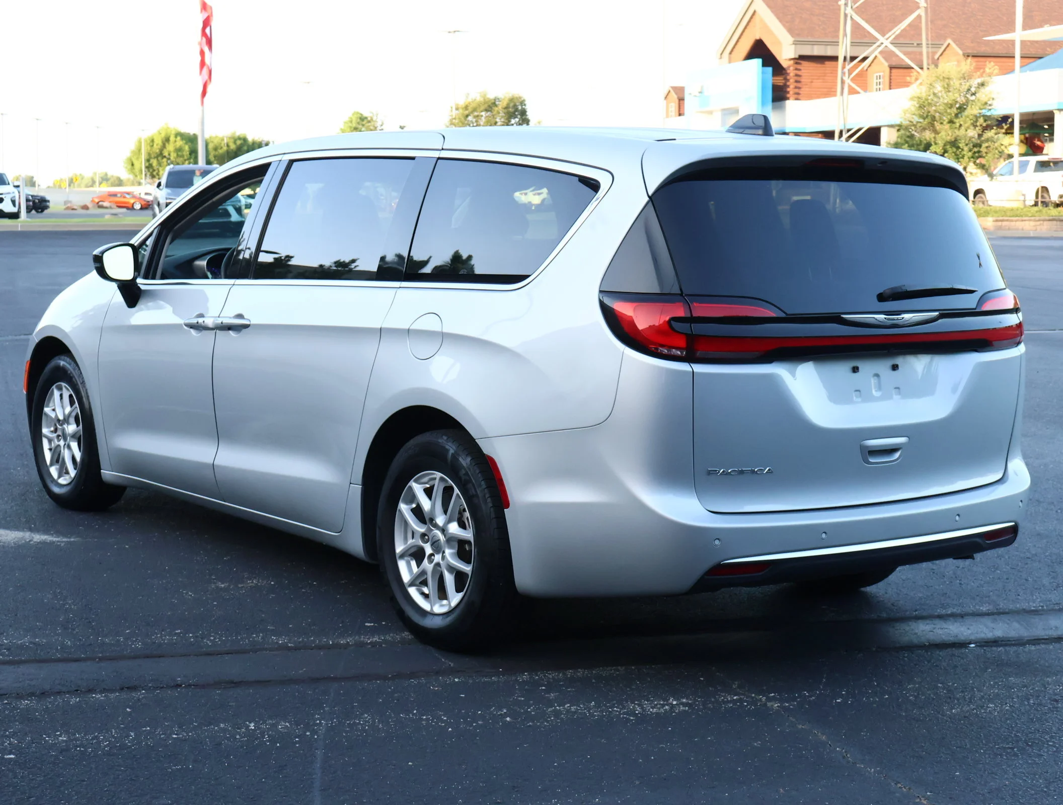 Used 2024 Silver Mist Cle Chrysler Touring L image 7