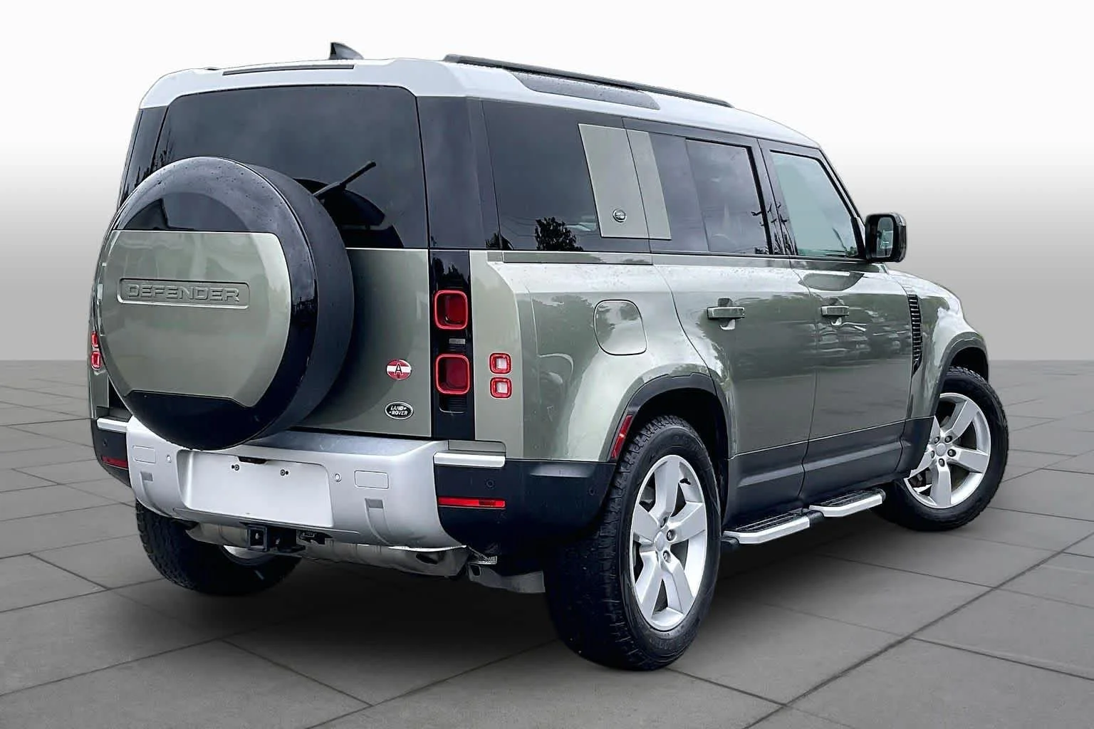 Used 2023 Pangea Green Metallic Land Rover SE image 12