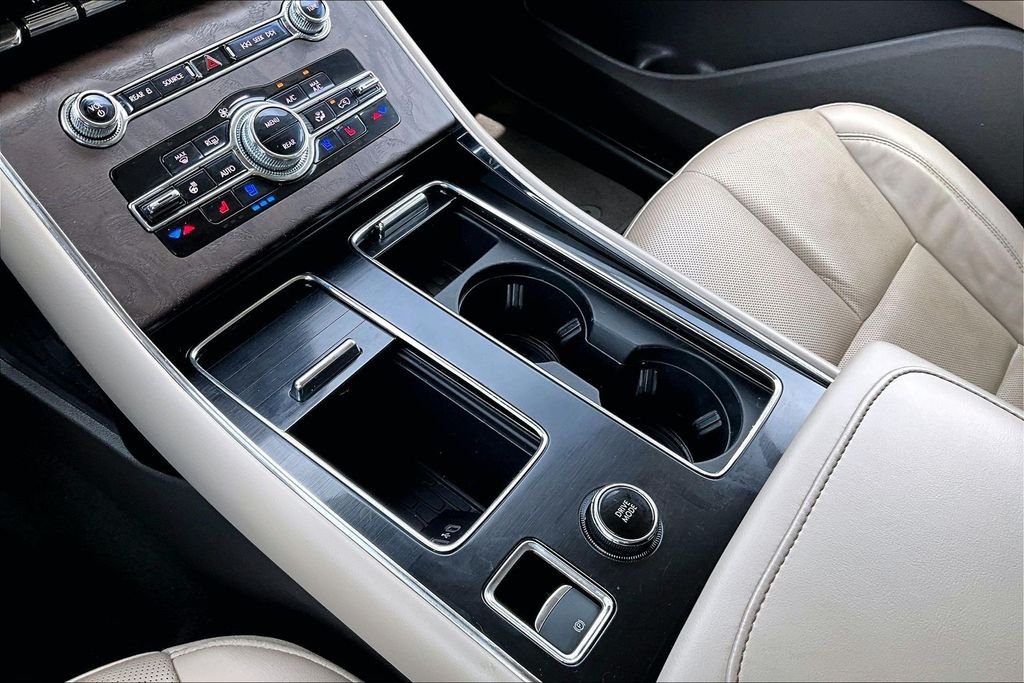 Used 2023 White Lincoln Reserve image 24