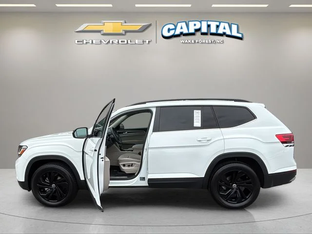 Used 2023 White Volkswagen 3.6L V6 SE w/Technology image 9