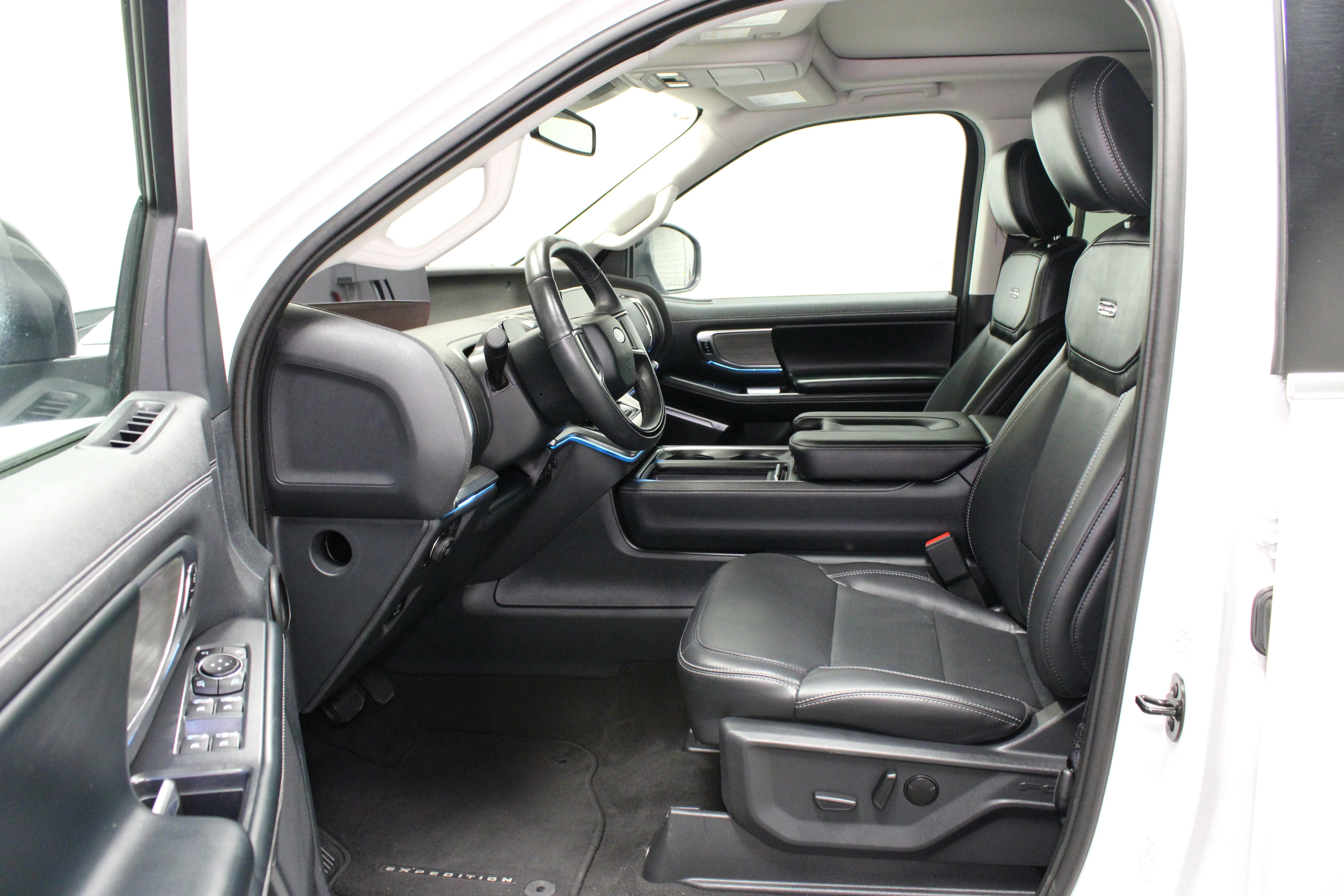 Used 2025 Oxford White Ford Platinum image 22