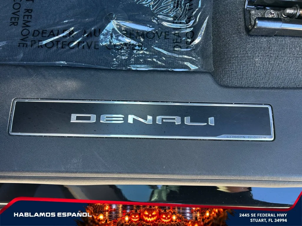 Used 2025 Onyx Black GMC Extended Range Denali image 17