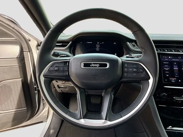 Used 2024 Silver Zynith Jeep Altitude image 35