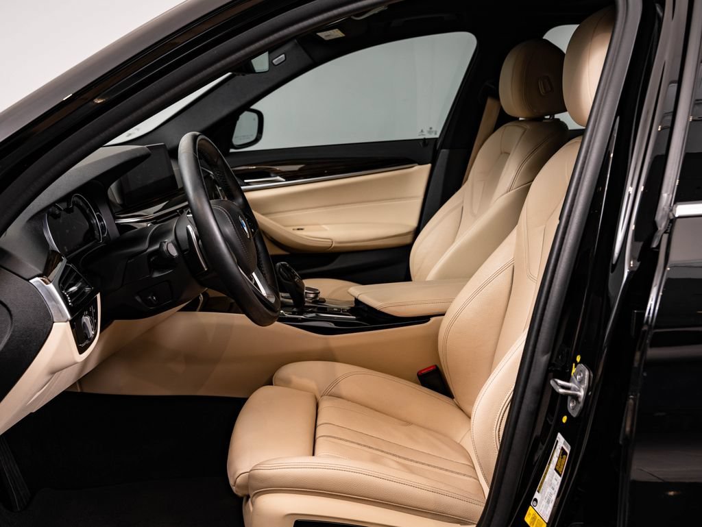 Used 2019 Jet Black BMW 540i image 22