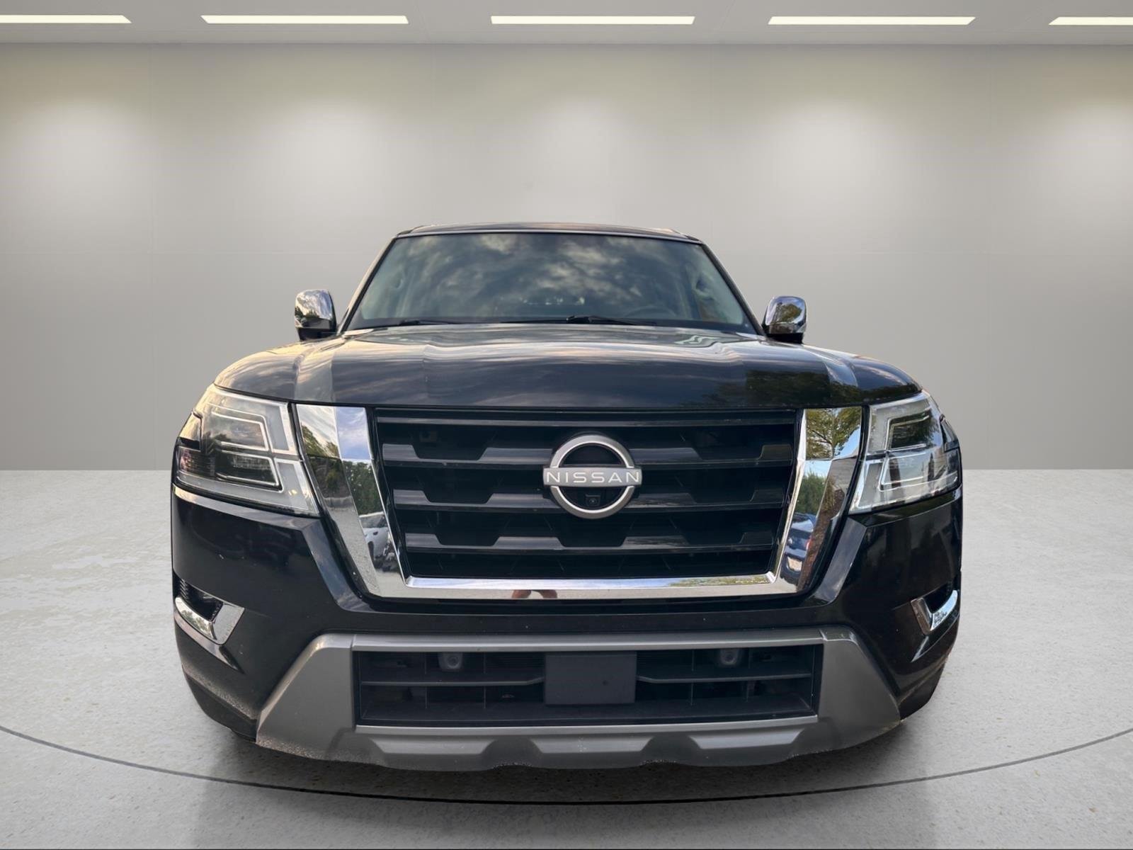 Used 2021 Super Black Nissan Platinum image 7