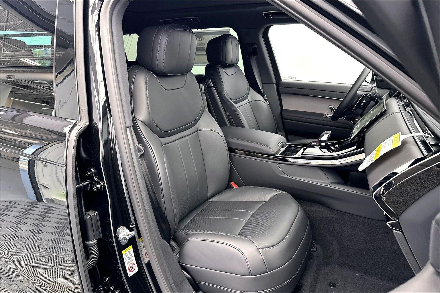 New 2026 Santorini Black Metallic Land Rover SE image 35
