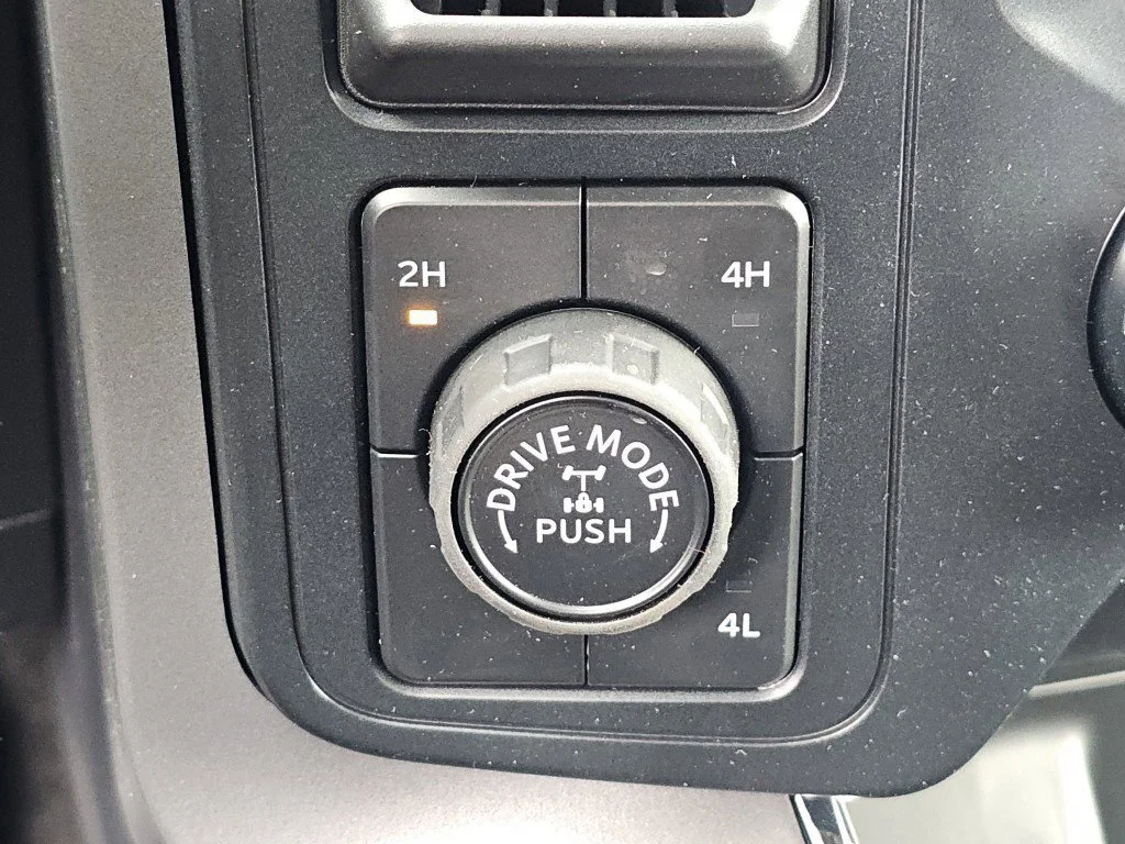 New 2026 Carbonized Gray Metallic Ford XLT image 9