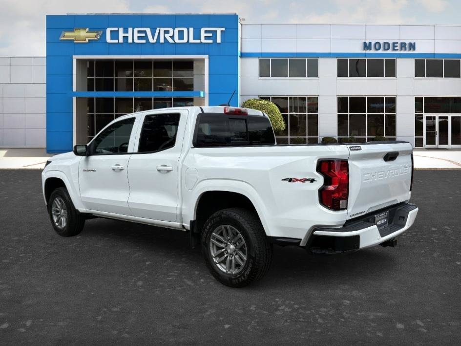 Used 2025 Summit White Chevrolet 4WD LT image 3