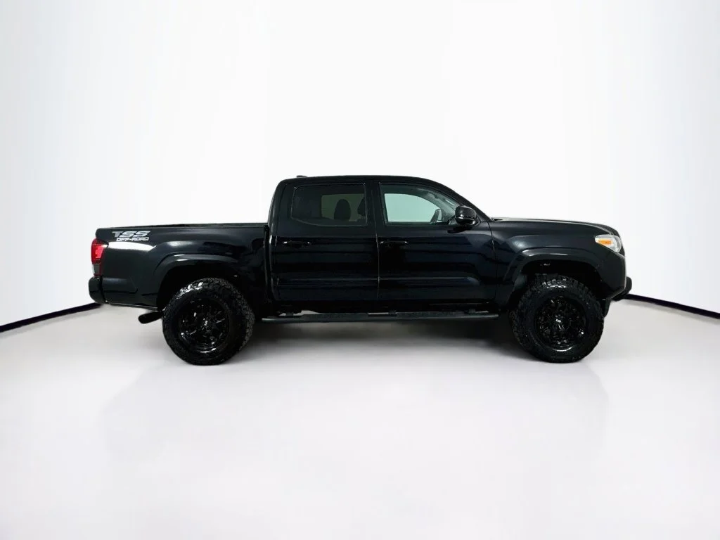 Used 2022 Midnight Black Metallic Toyota SR image 8