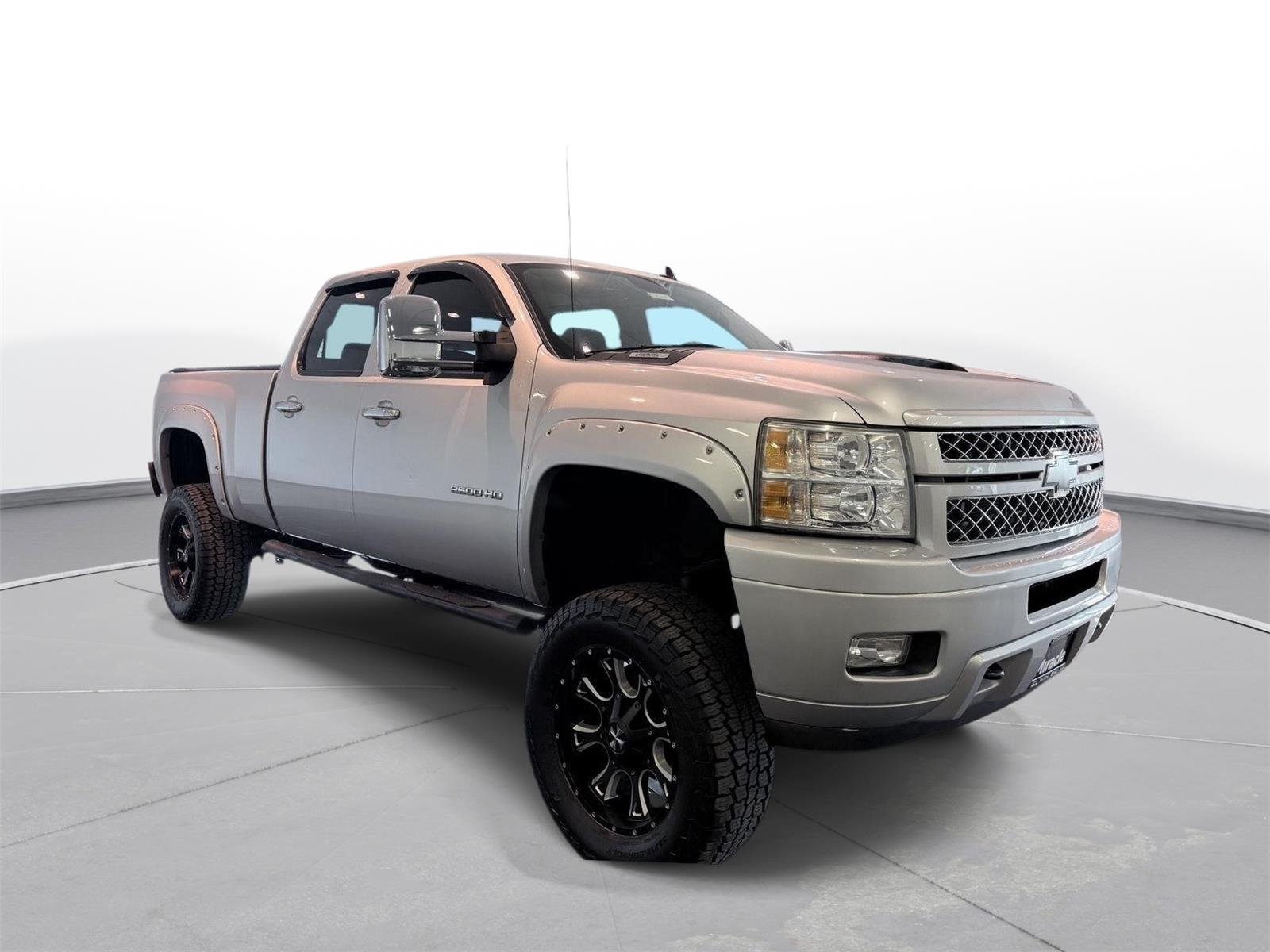 Used 2014 Silver Ice Metallic Chevrolet LTZ image 8