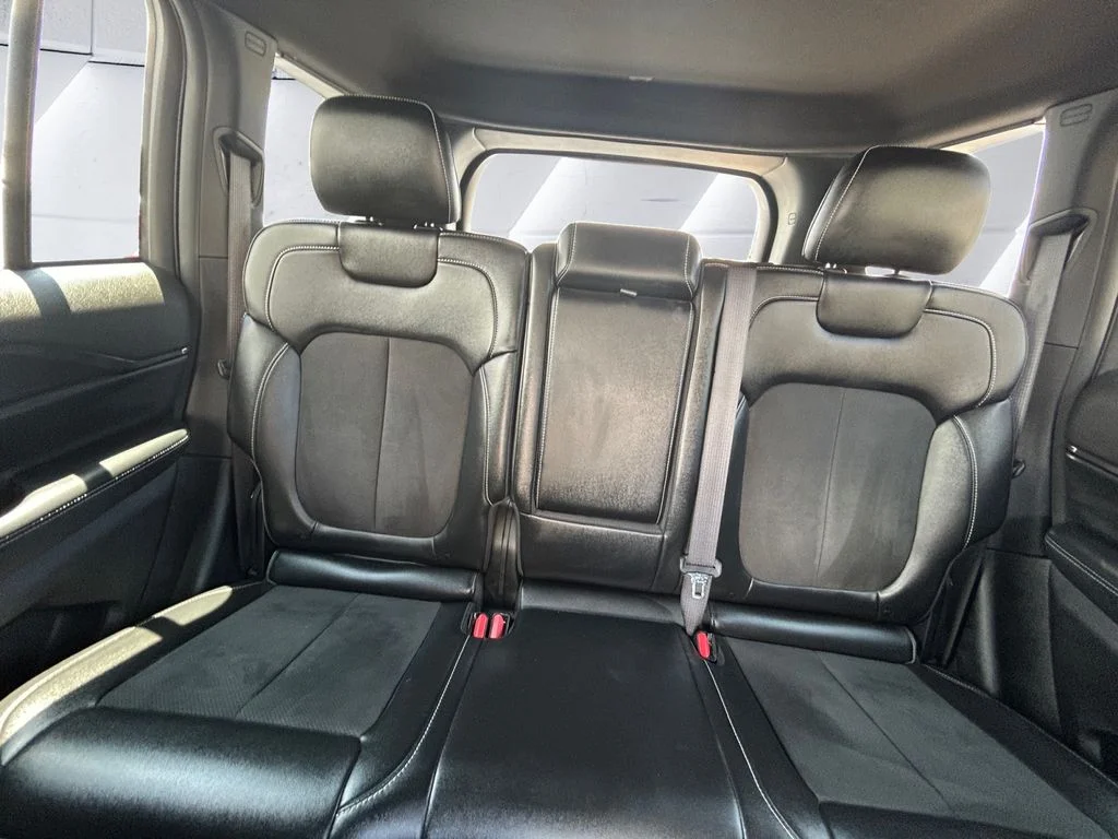 Used 2023 Black Jeep Altitude image 18
