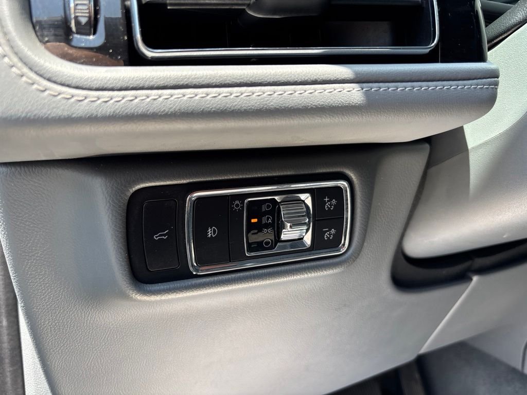 Used 2020 Gray Lincoln Reserve image 26