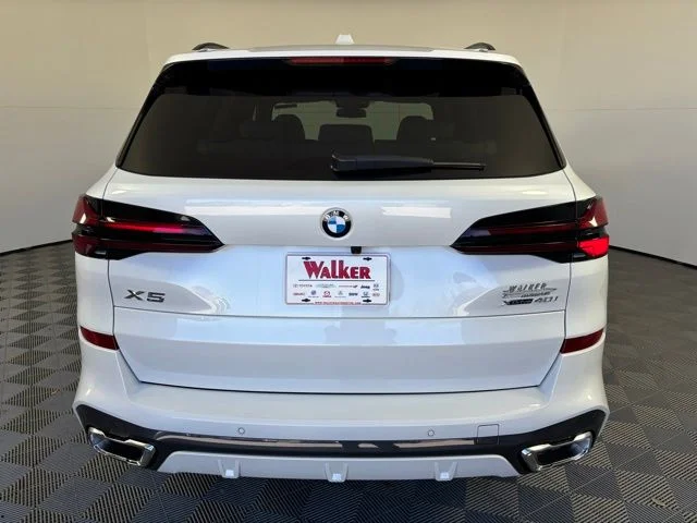 New 2026 Mineral White Metallic BMW xDrive40i image 6