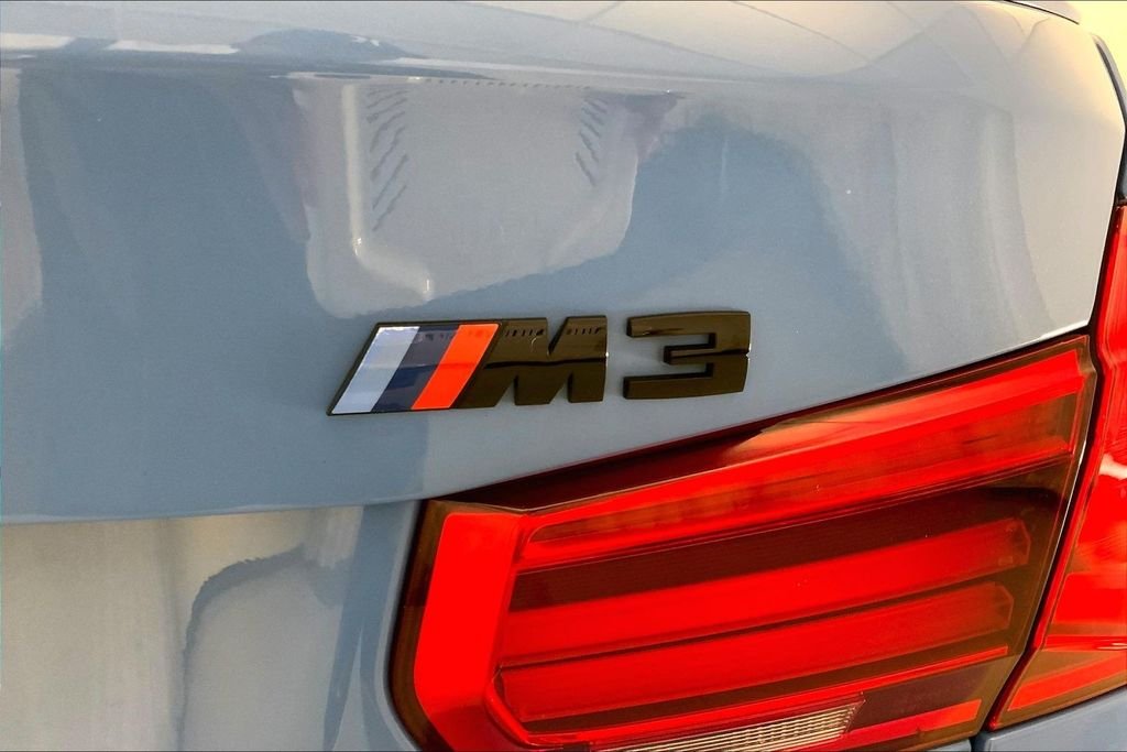 Used 2018 Yas Marina Blue Metallic BMW  image 7