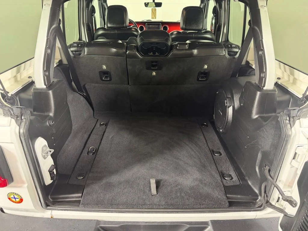 Used 2019 Bright White Clearcoat Jeep Unlimited Rubicon image 24