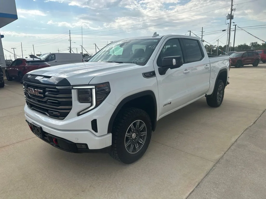 Used 2025 White GMC AT4 image 20