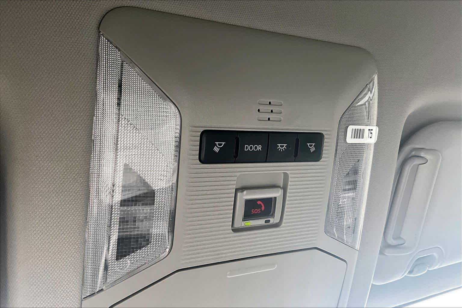 Used 2025 Ice Cap Toyota Hybrid XLE image 34