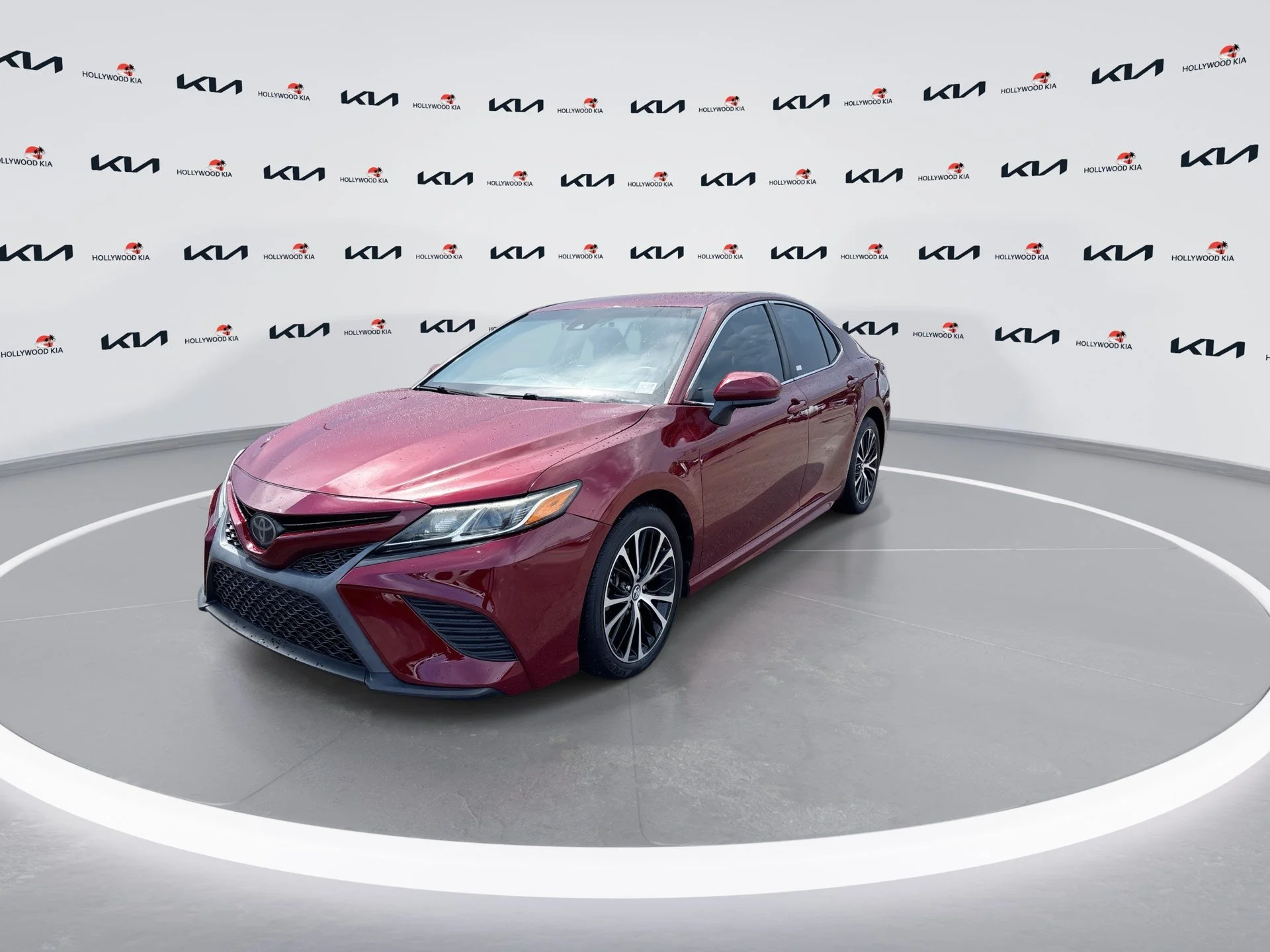 Used 2018 Pearl Toyota SE image 4