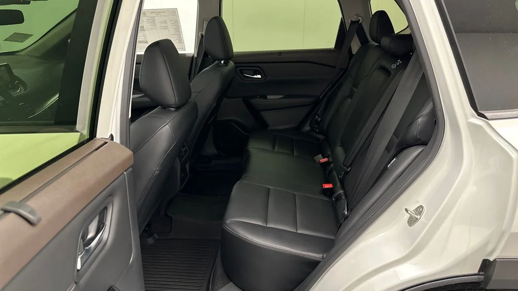 Used 2023 White Nissan SV image 10