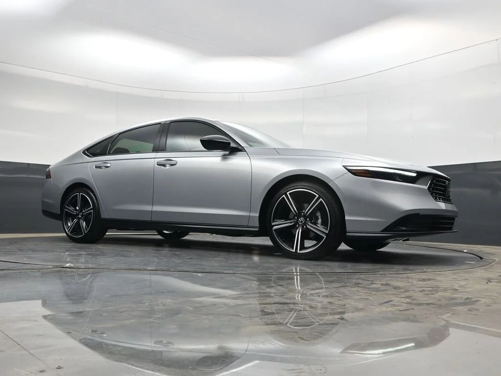 Certified Used 2026 Solar Silver Metallic Honda SE image 63