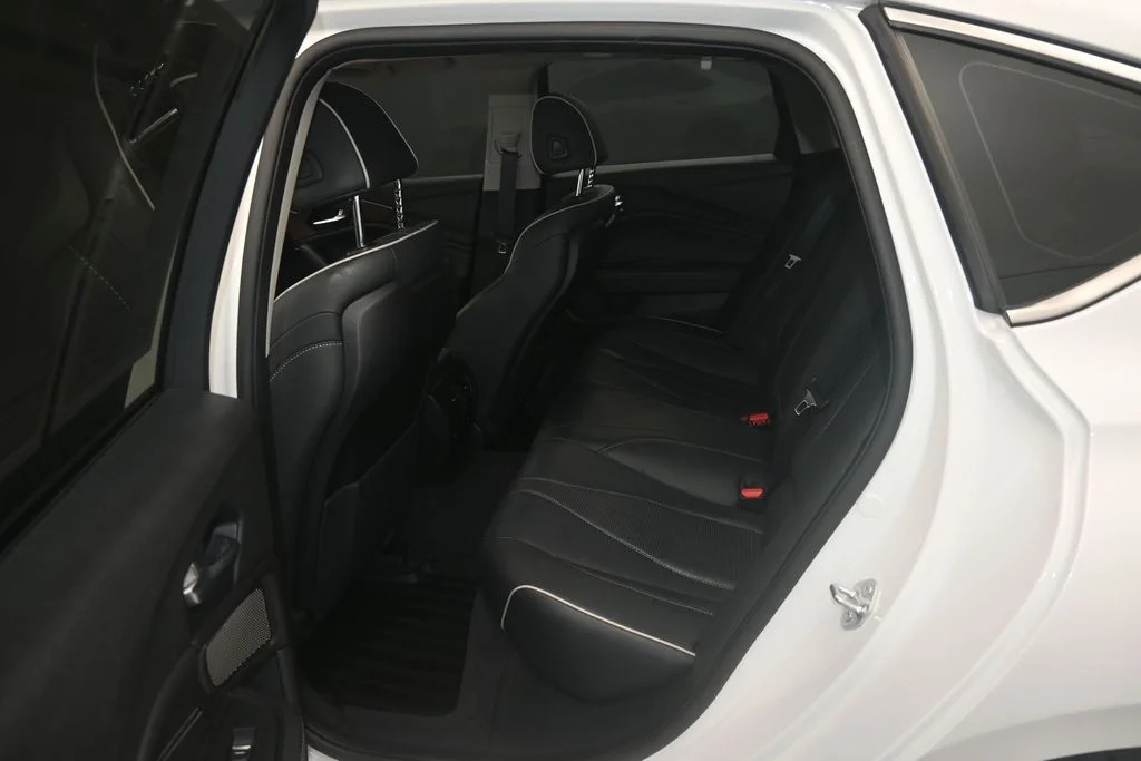 Used 2021 White Acura Advance image 18