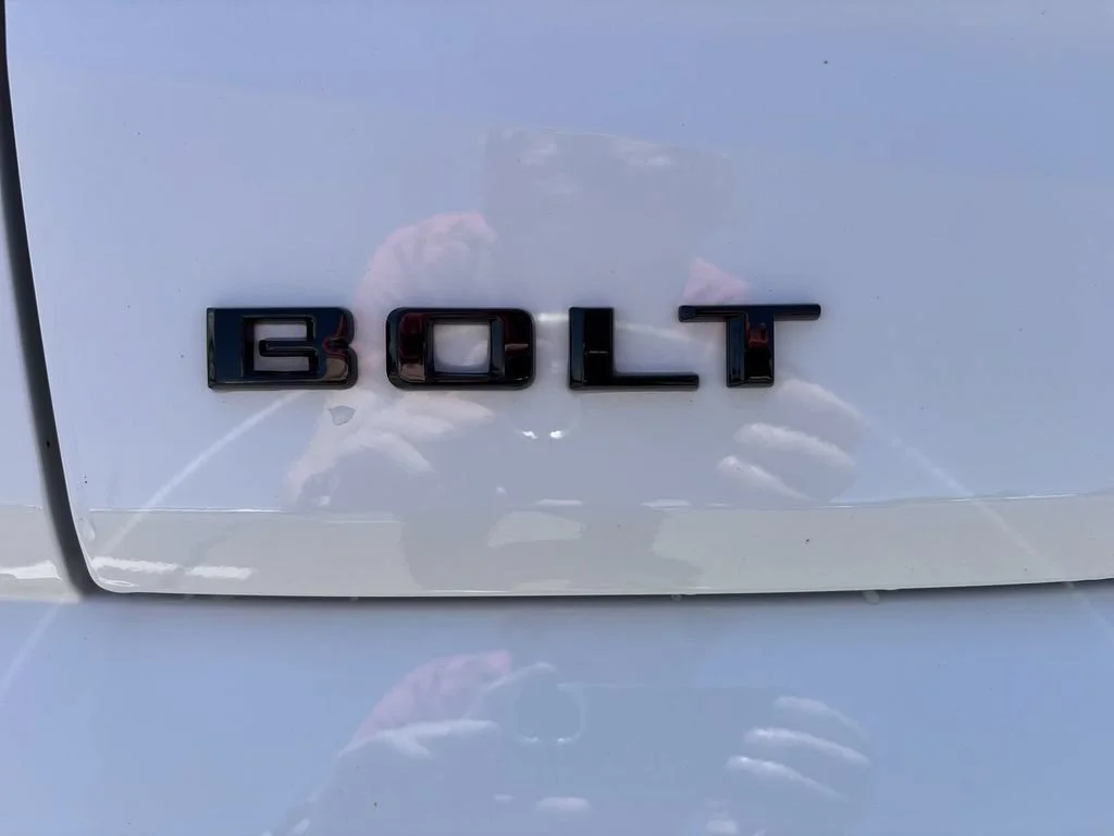 New 2027 Summit White Chevrolet LT image 32