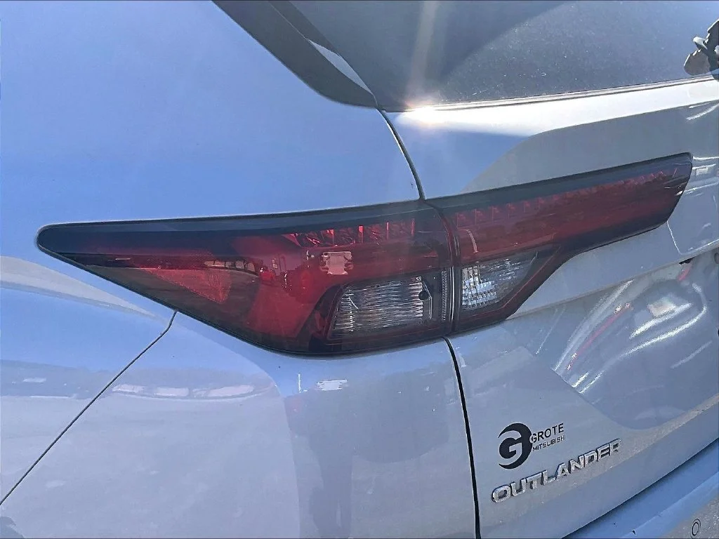 Used 2022 Gray Mitsubishi ES image 32