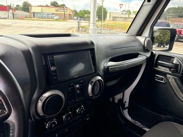 Used 2017 White Jeep Unlimited Sport image 17