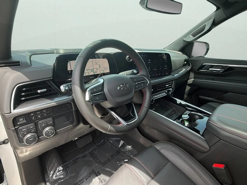 Used 2025 Iridescent Pearl Tricoat Chevrolet RST image 21