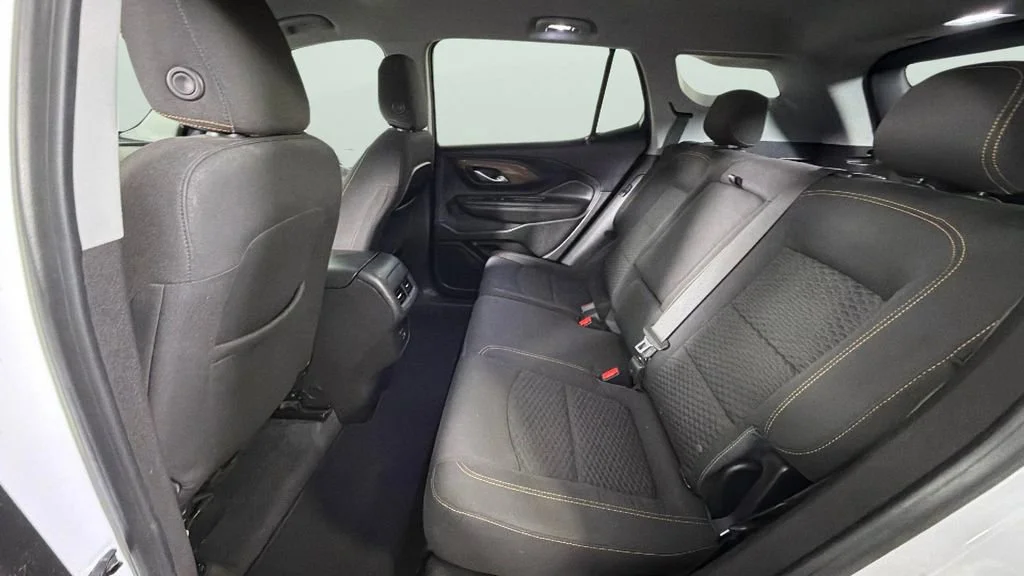 Used 2021 SUMMIT WHITE GMC SLE image 26