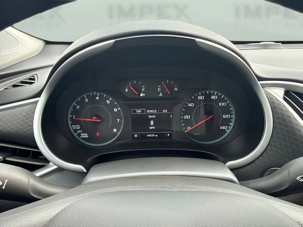 Used 2022 White Chevrolet LT image 12