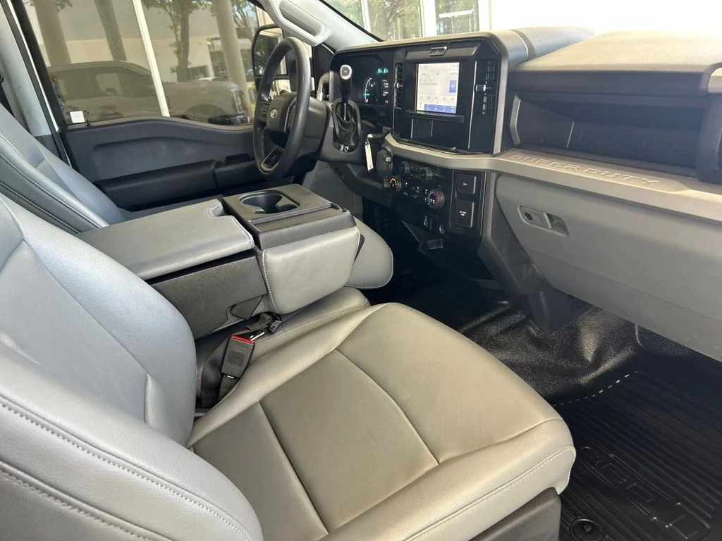 Used 2025 White Ford XL image 25