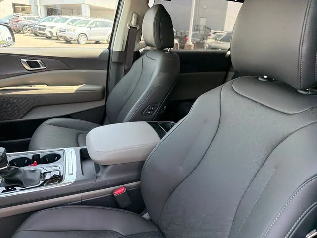 2027 Kia Carnival EX - Photo 17