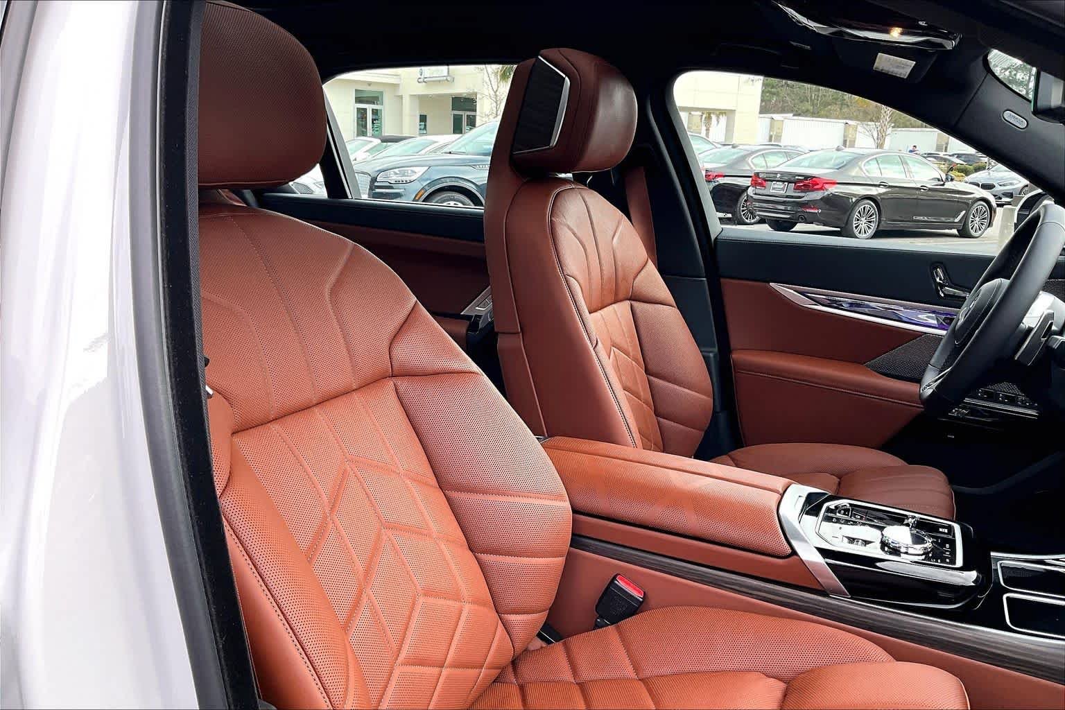 Used 2026 Mineral White Metallic BMW 740i image 9