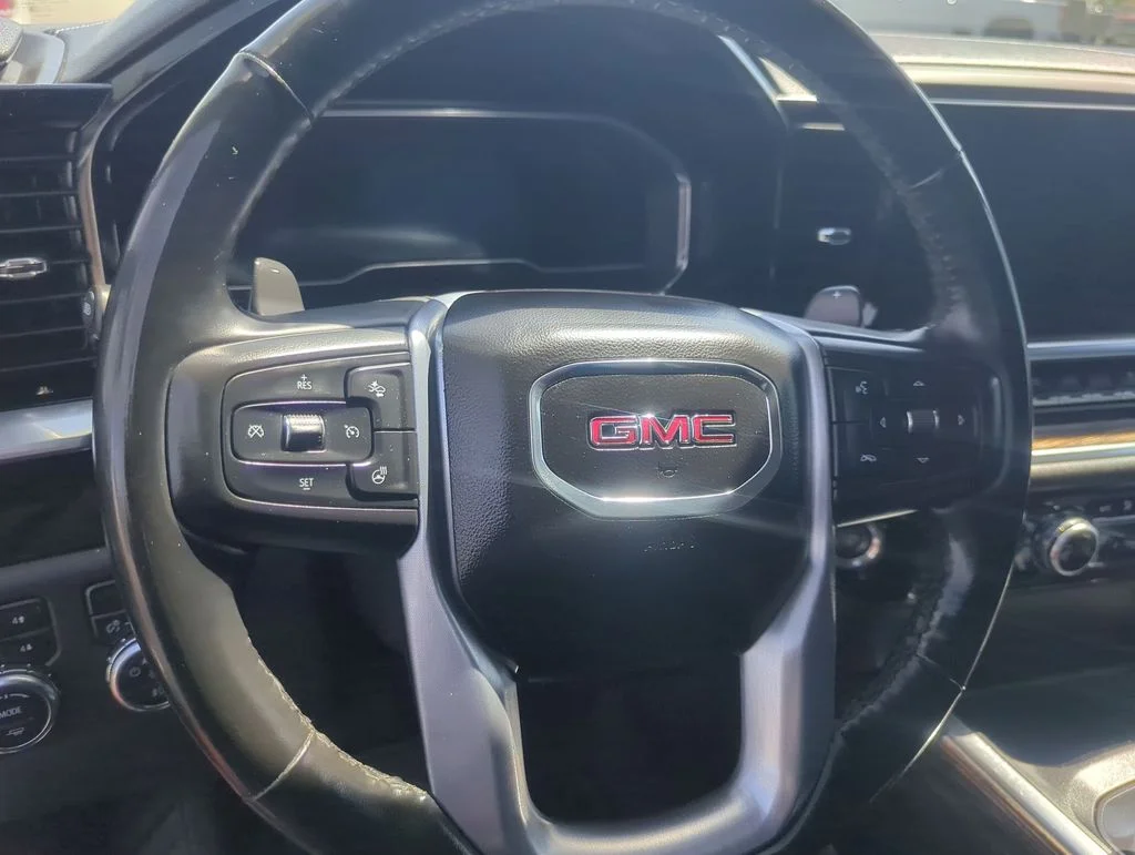 Used 2023 White GMC Elevation image 10